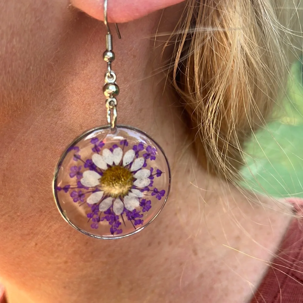 New Handmade Dried and Pressed Flower Resin Disk Earrings - Picture 10 of 17